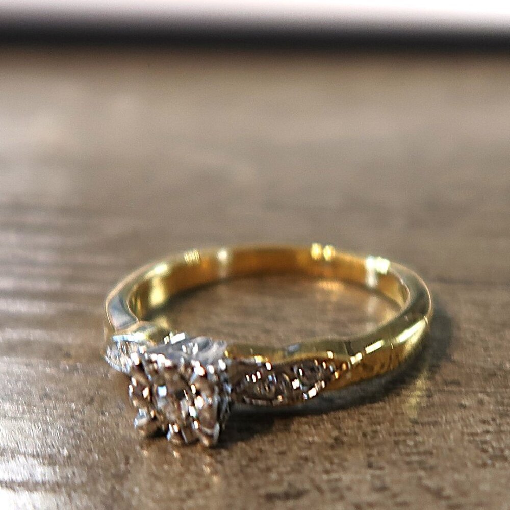 Gold Tone White Stone Bling Ring Formal Wedding Band Style SZ 8.5